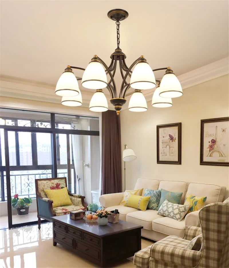 lampadario classico in ferro e vetro per decorazione interna