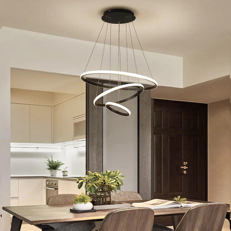 Lampadario moderno in alluminio elegante
