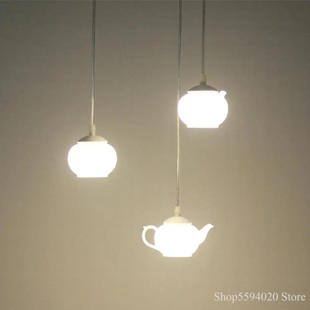 Lampadario metallico elegante e vaporoso