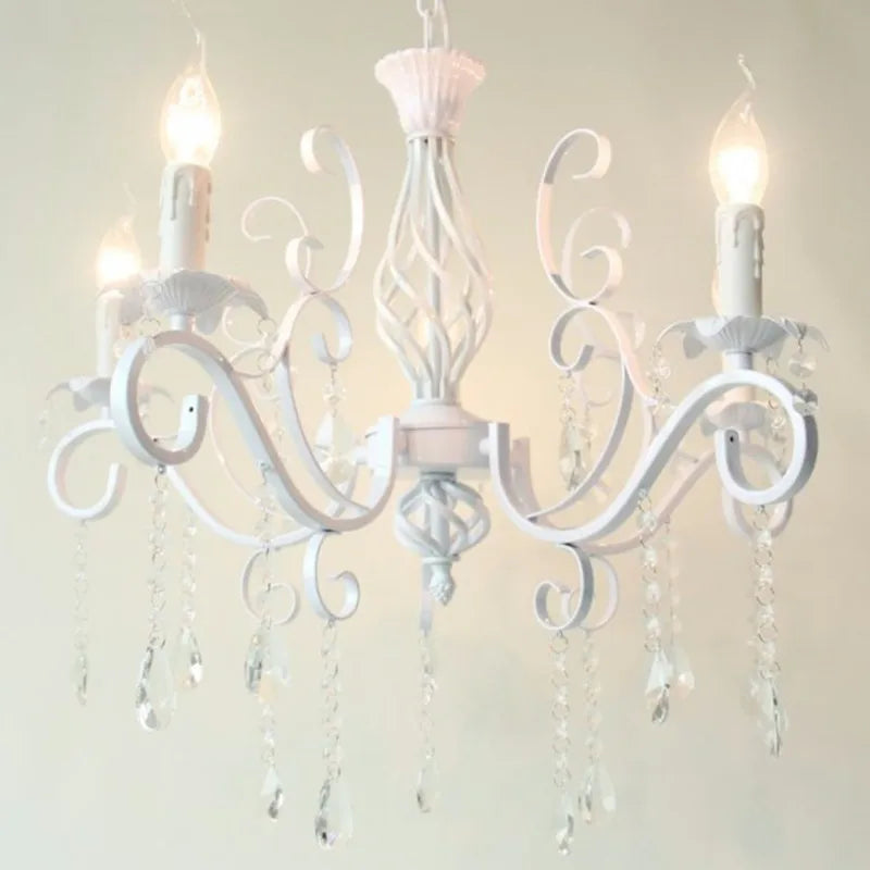 lampadario vintage in ferro battuto con cristalli per decorazione interna