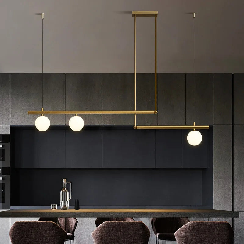 Lampadario in metallo dorato sospeso elegante