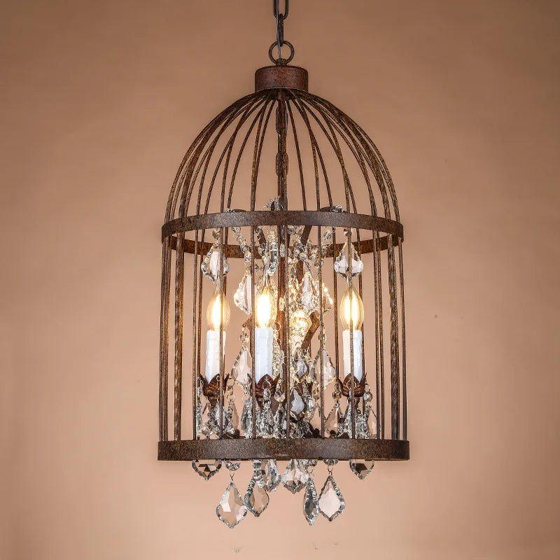 Lampadario retrò in ferro battuto luminoso