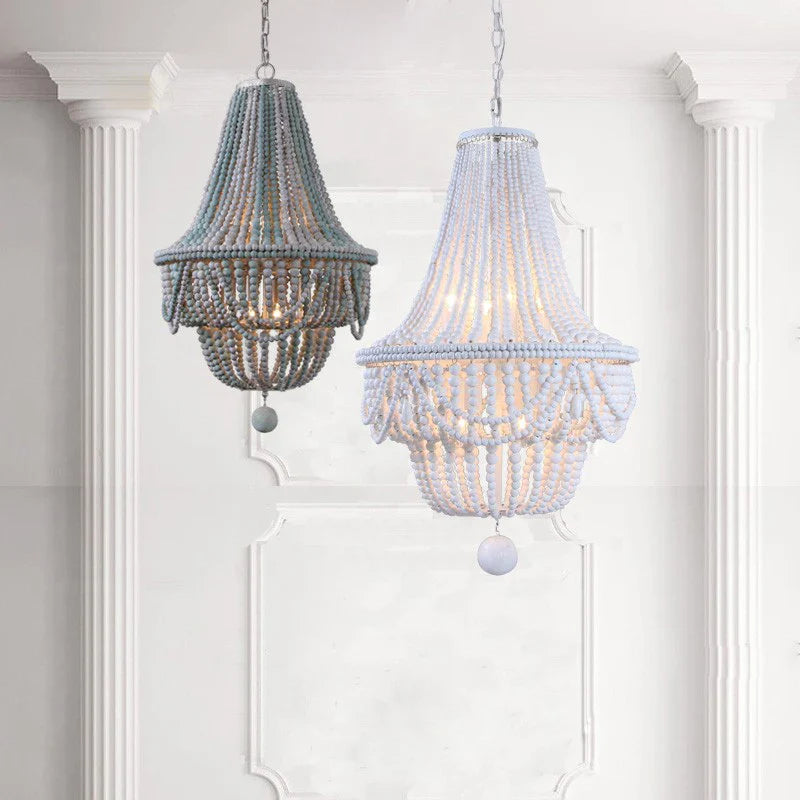 lampadario a perle in legno per decorazione interna elegante