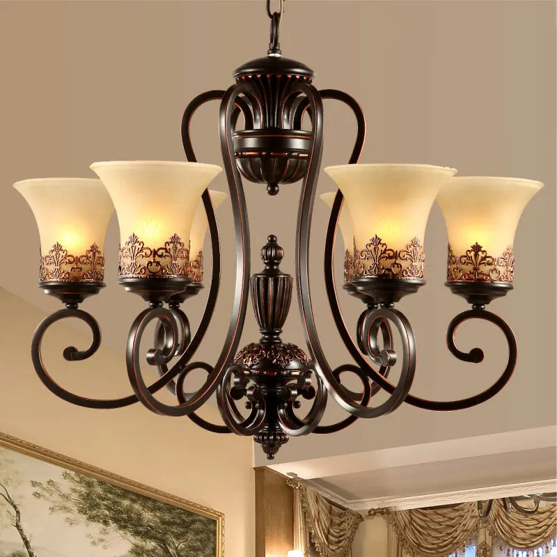 Lampadario elegante per salotto barocco.