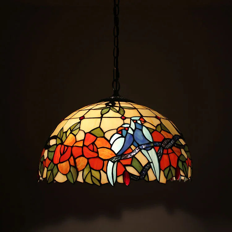lampadario retrò in vetro colorato per caffè e ristorante