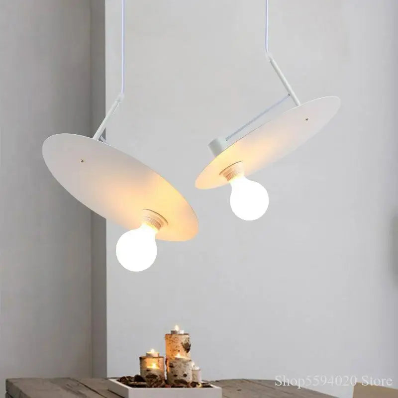 Lampadario nordico dal design moderno ed elegante sospeso