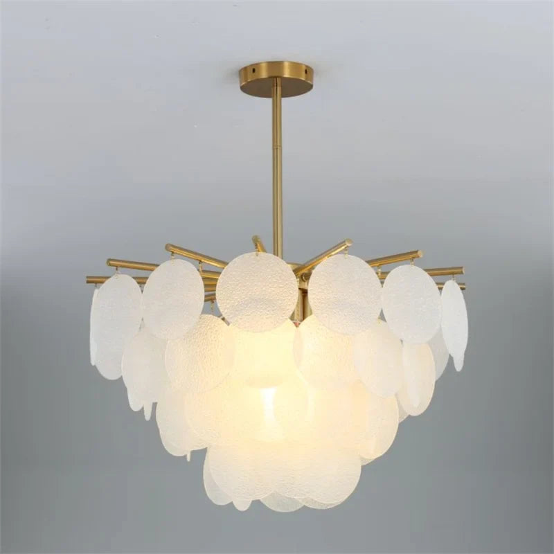lampadario moderno in vetro per un'illuminazione elegante e raffinata