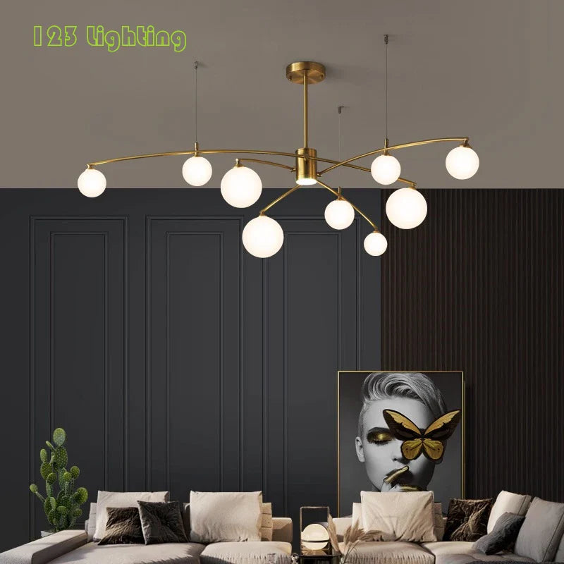 lampadario di design in metallo e vetro per interni moderni