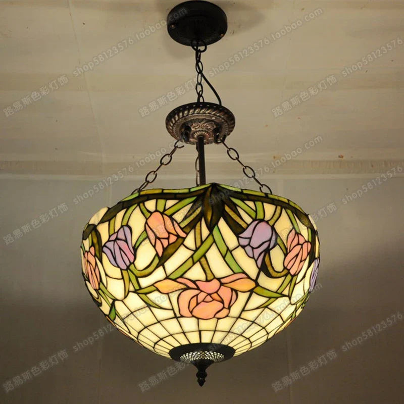 lampadario tulipano in vetro stile tiffany per sale eleganti e moderne