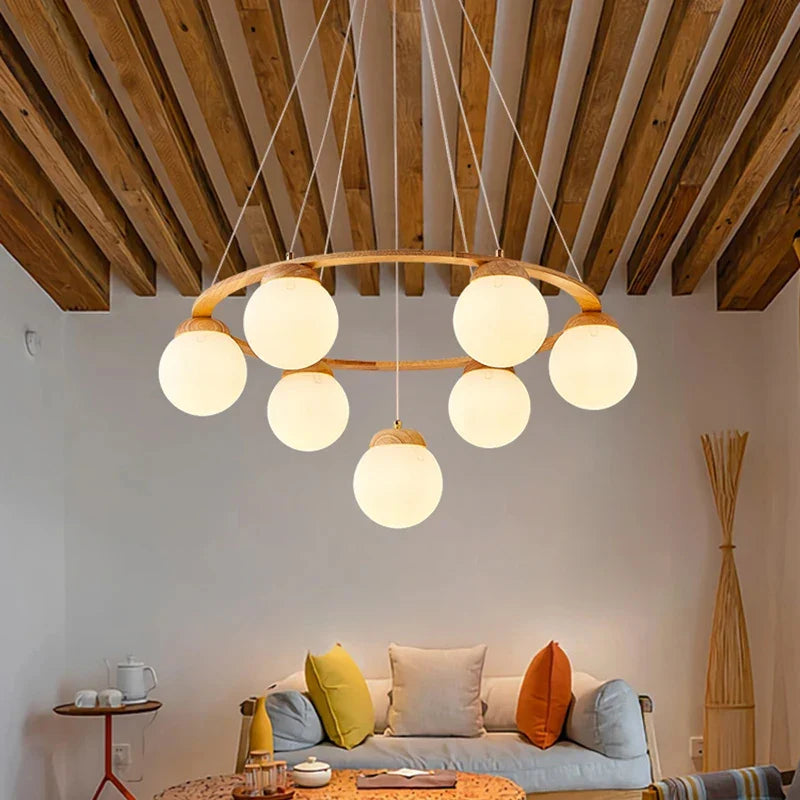 Lampadario elegante in legno sospeso