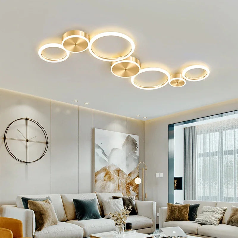 Design elegante anelli dorati soffitto luminoso