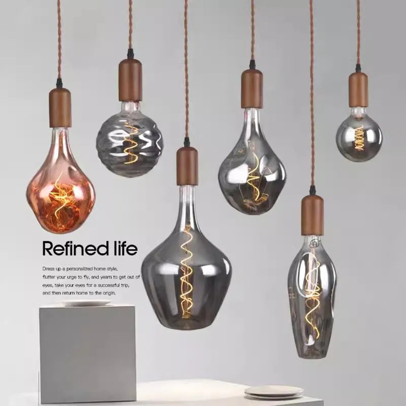 Lampadario retrò in vetro e legno