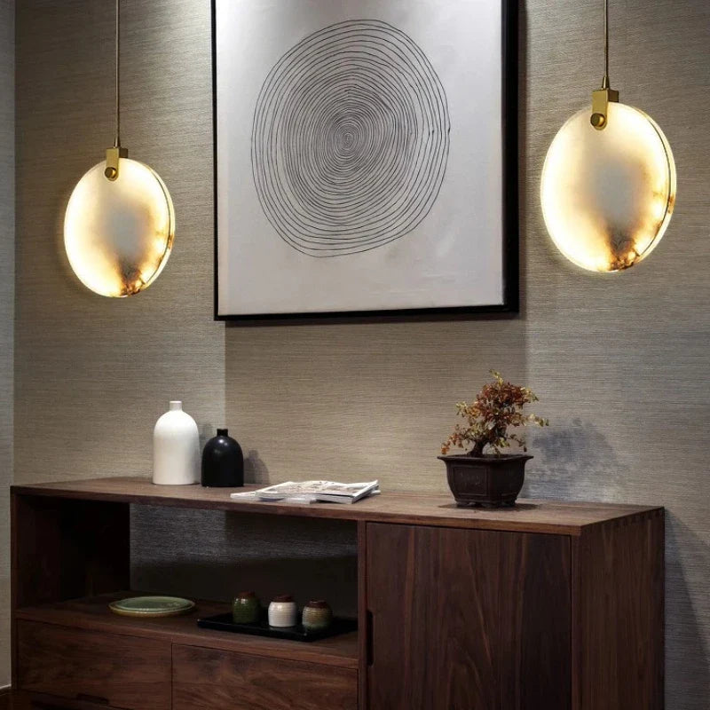 lampadario leggero in rame e marmo naturale per decorazione elegante