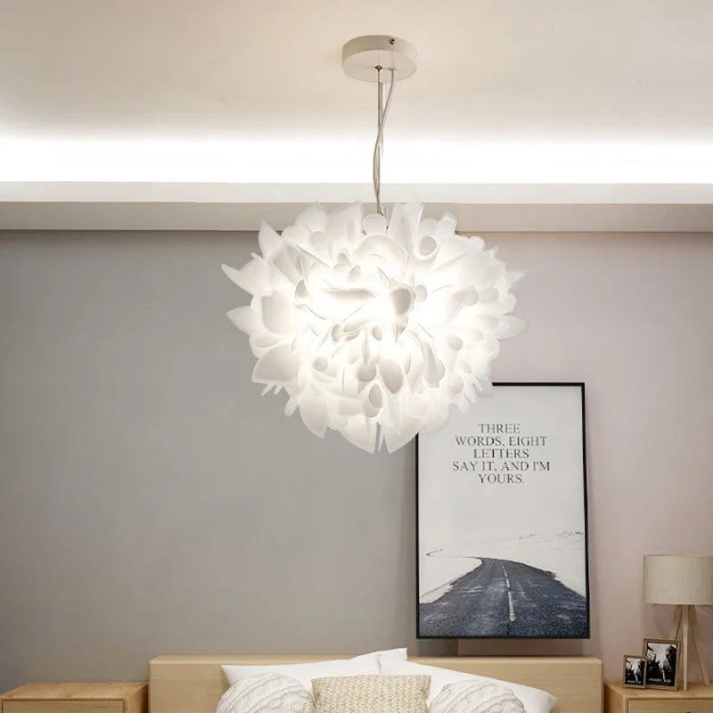 lampadario moderno in acrilico per interni luminosi ed eleganti