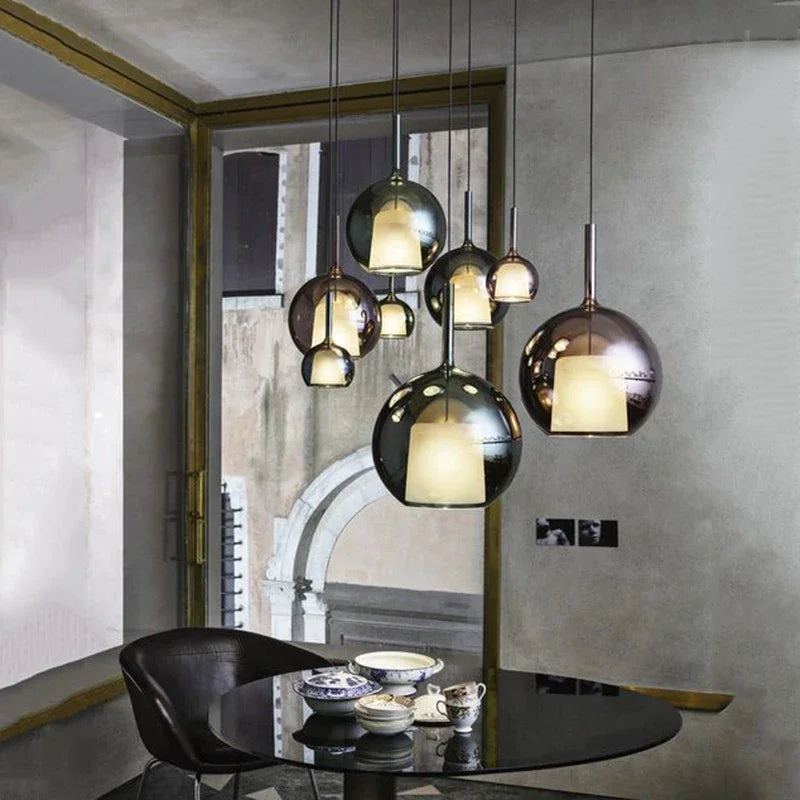 lampadario moderno con paralume in vetro per decorazione interna