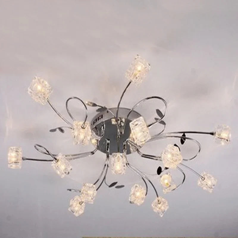 lampadario moderno in metallo cromato con cristallo e illuminazione a led