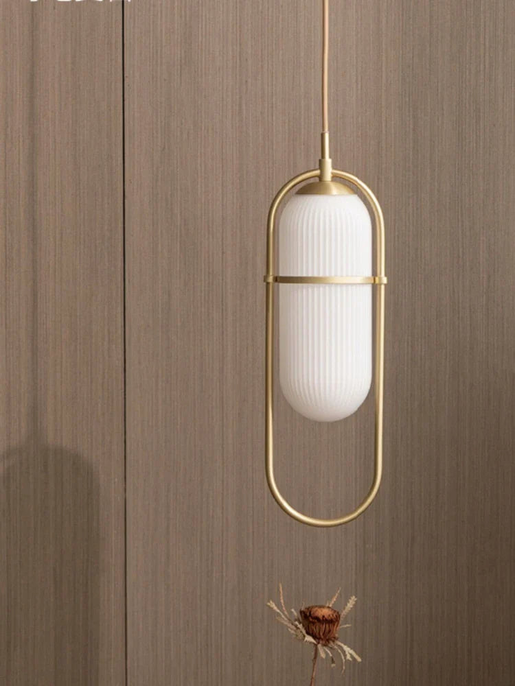 lampadario semplice stile industriale moderno in vetro e metallo