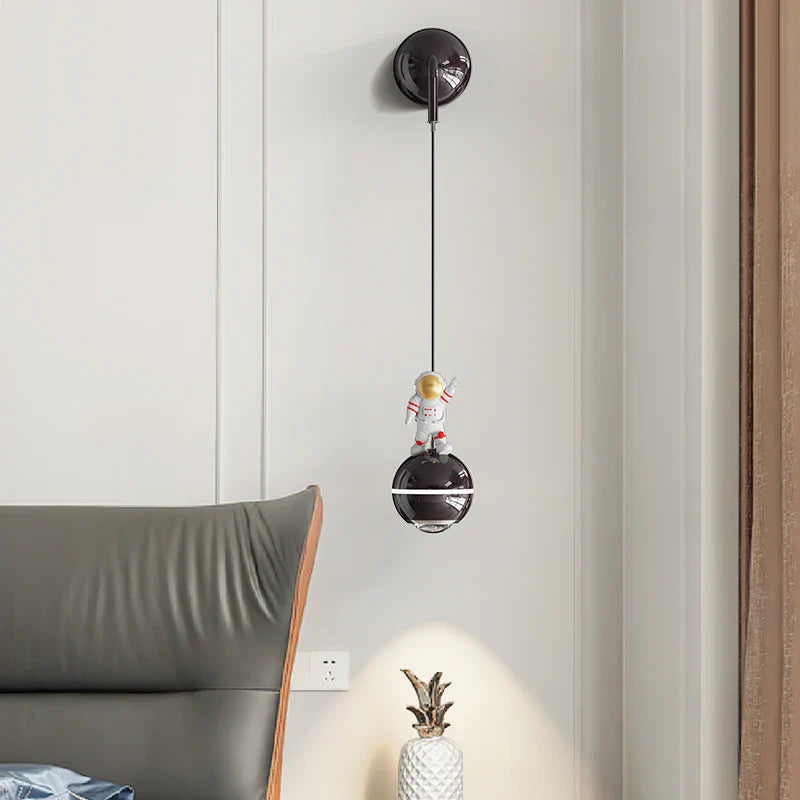 lampadario moderno LED design astronauta piccole sospensioni
