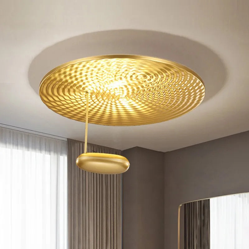 Lampadario creativo dal design italiano essenziale