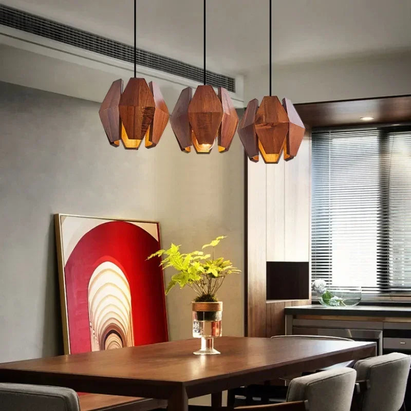 Lampadario retrò in legno massiccio per soggiorno