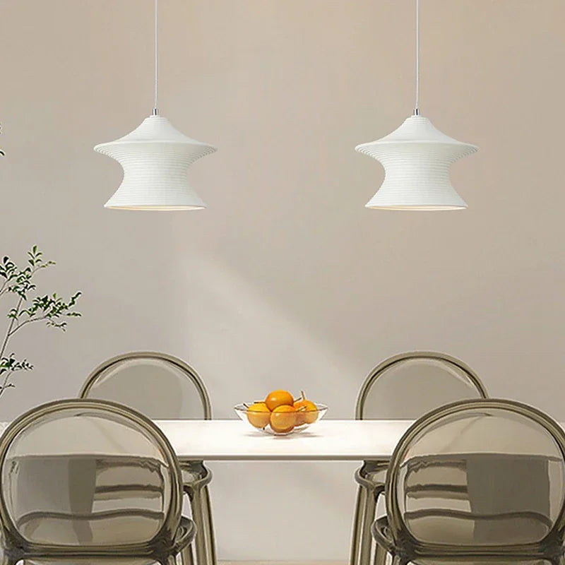 Lampadario nordico essenziale, pura eleganza