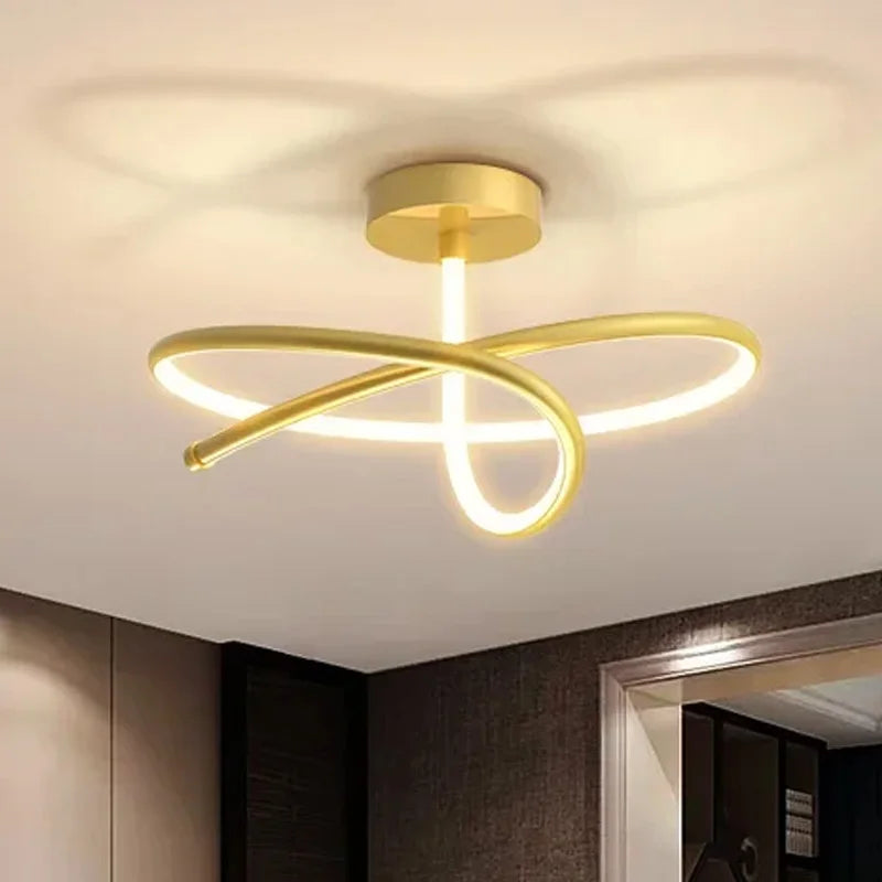 Lampadario essenziale moderno luminoso e di tendenza