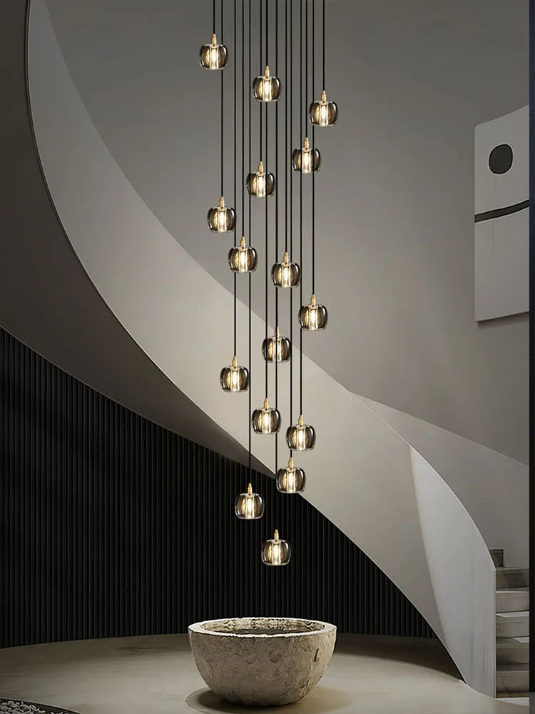 lampadario moderno nero e dorato con illuminazione led dal design elegante