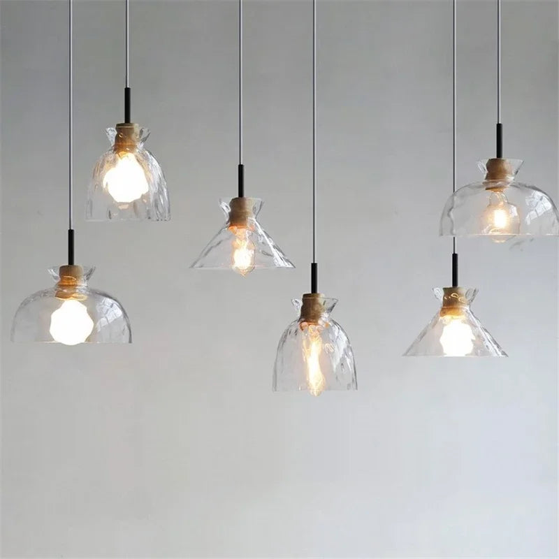 lampadario moderno in legno e vetro per decorazione nordica