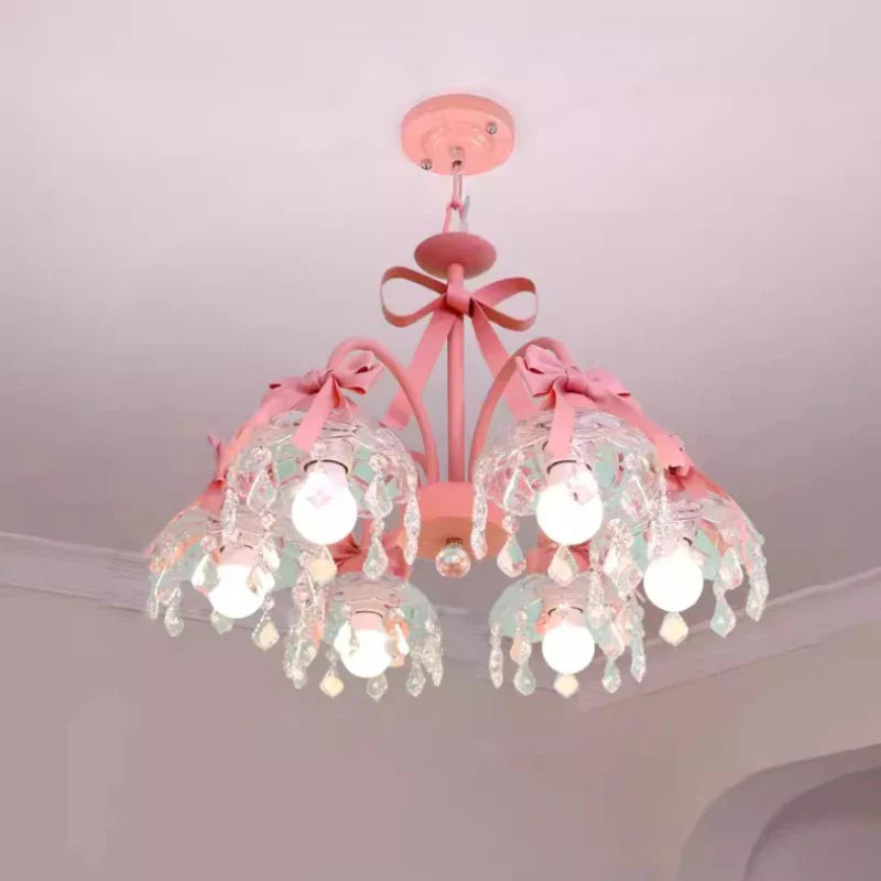 lampadario carino per camera di bambina con fiocco rosa in cristallo