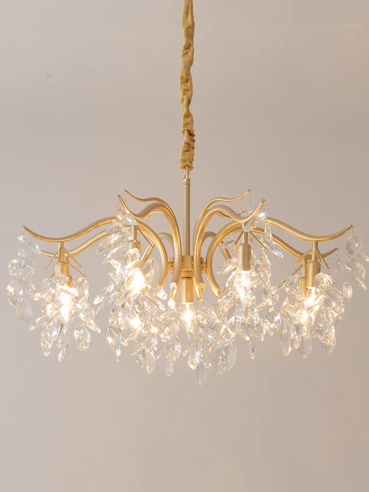 lampadario in cristallo retrò stile francese americano per un'atmosfera romantica