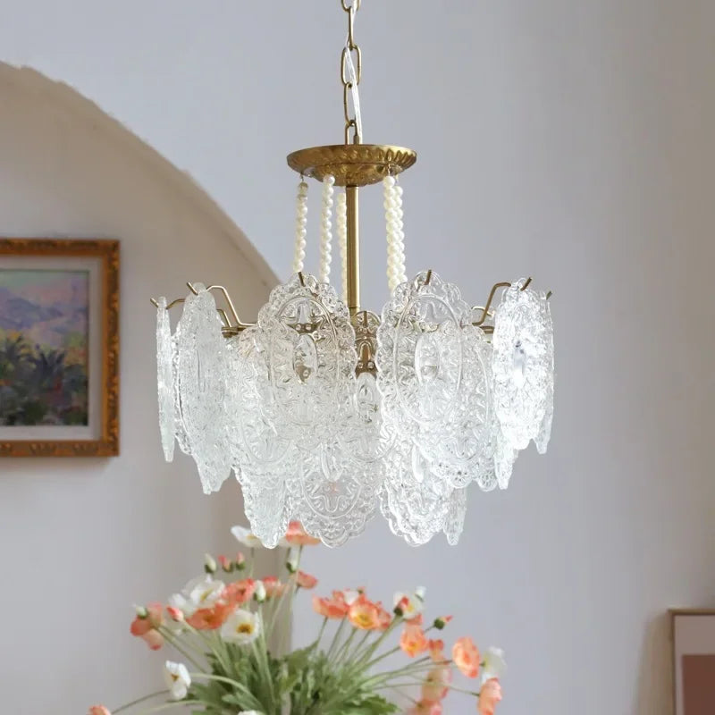 Lampadario moderno luminoso per ambiente raffinato