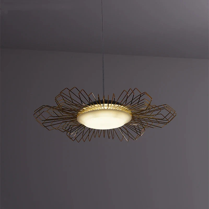 Lampadario floreale luminoso moderno elegante.