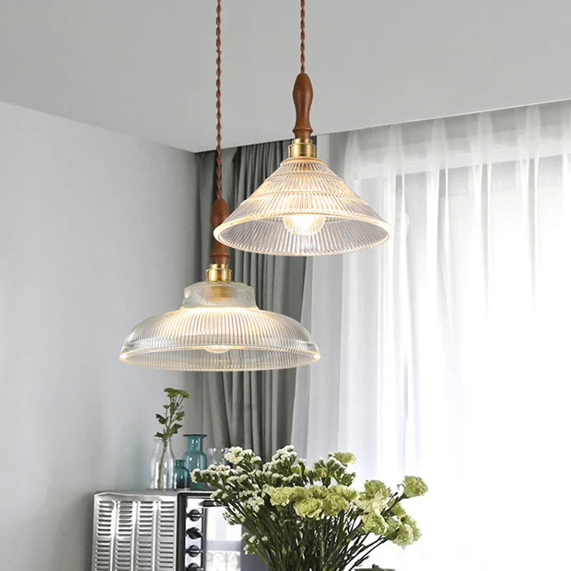 Lampadario in vetro, rame e legno