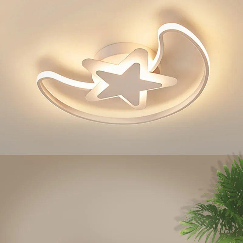Lampadario dal design astrale luminoso ed elegante