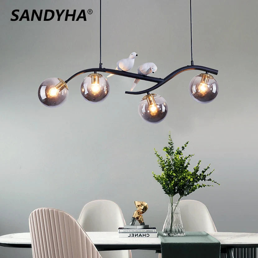 Lampadario in ferro elegante e luminoso
