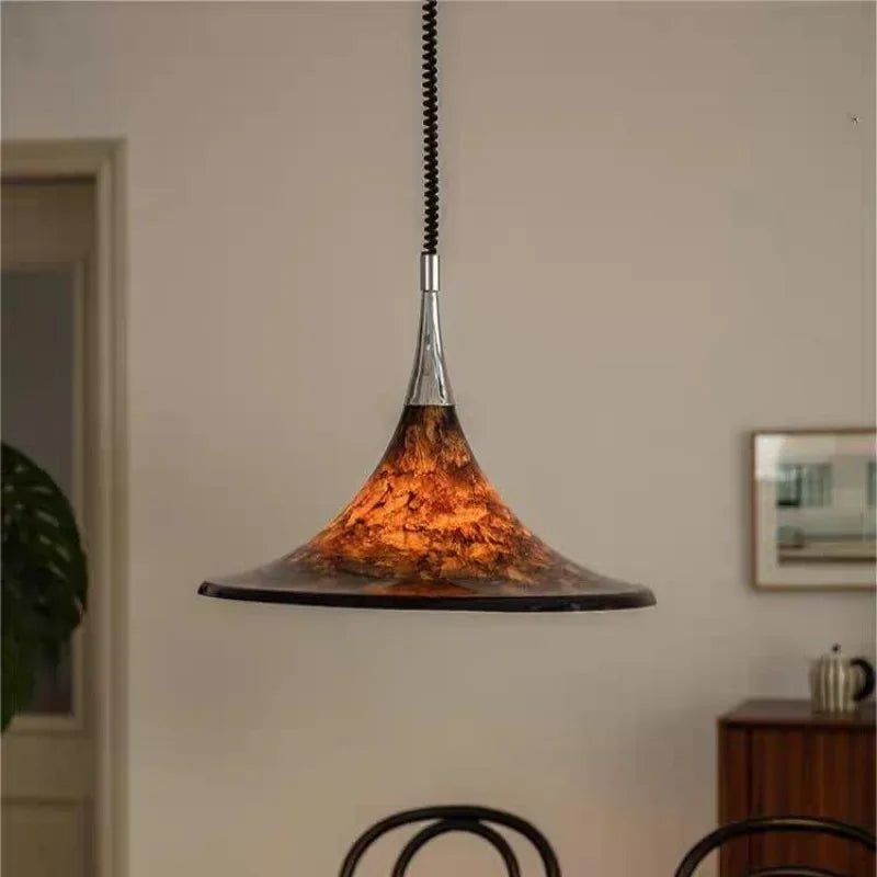 Lampadario in lava: eleganza artigianale