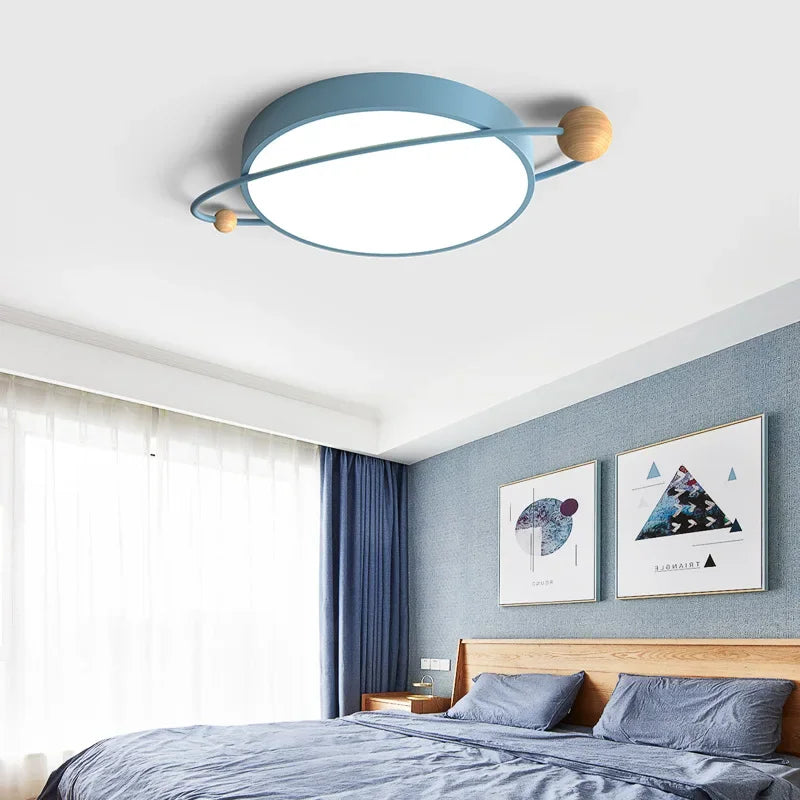 Lampadario moderno dal design luminoso e contemporaneo