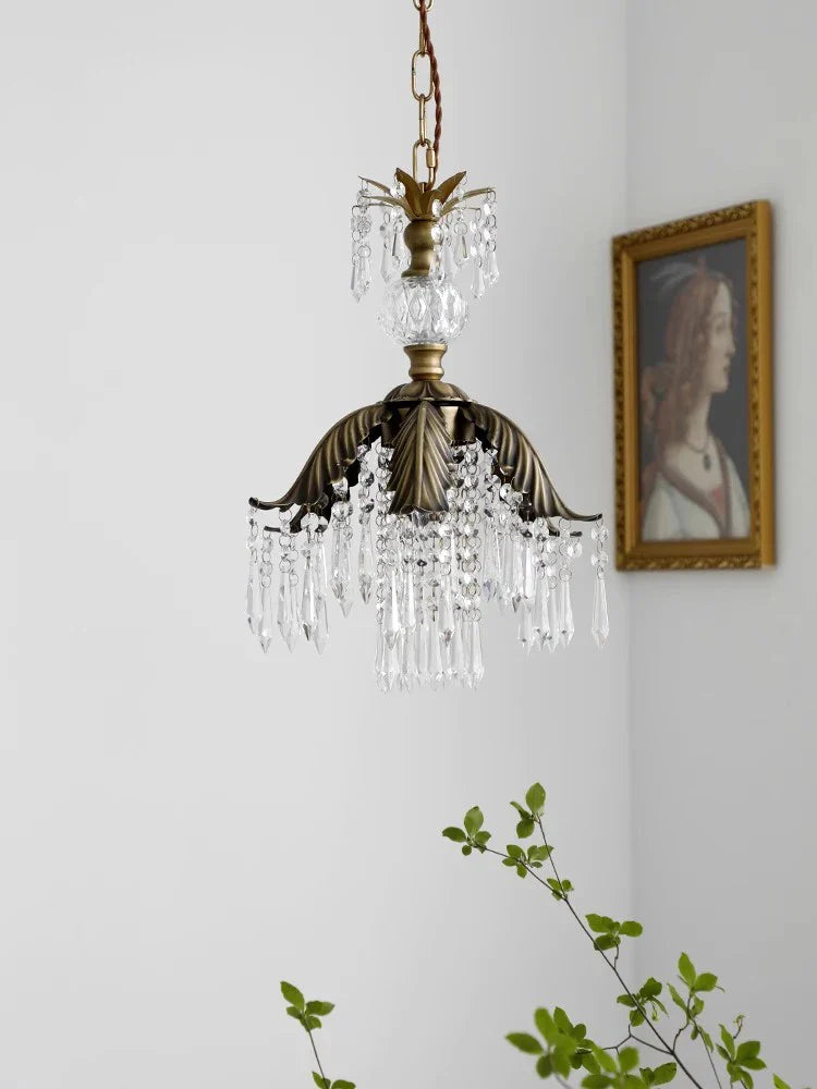 lampadario in cristallo vintage per decorazione ristorante e corridoio