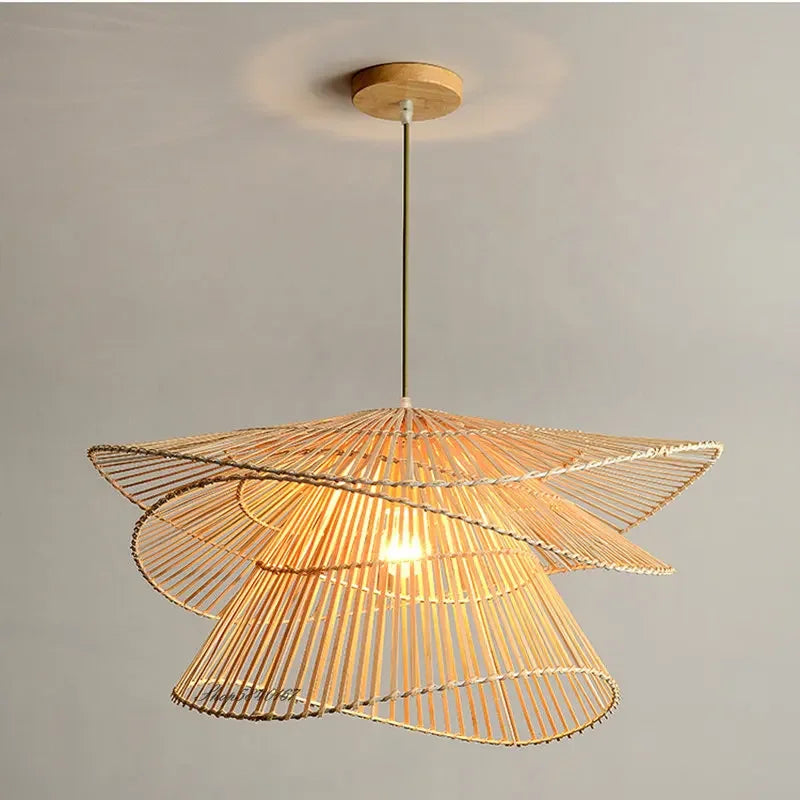 Lampadario in rattan artigianale chic