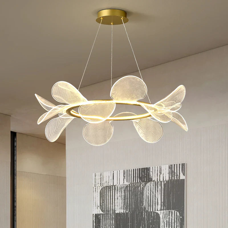 lampadario in acrilico trasparente con anello dorato dimmerabile