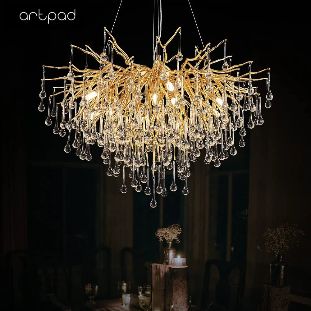 Lampadario moderno con cristalli sospesi eleganti