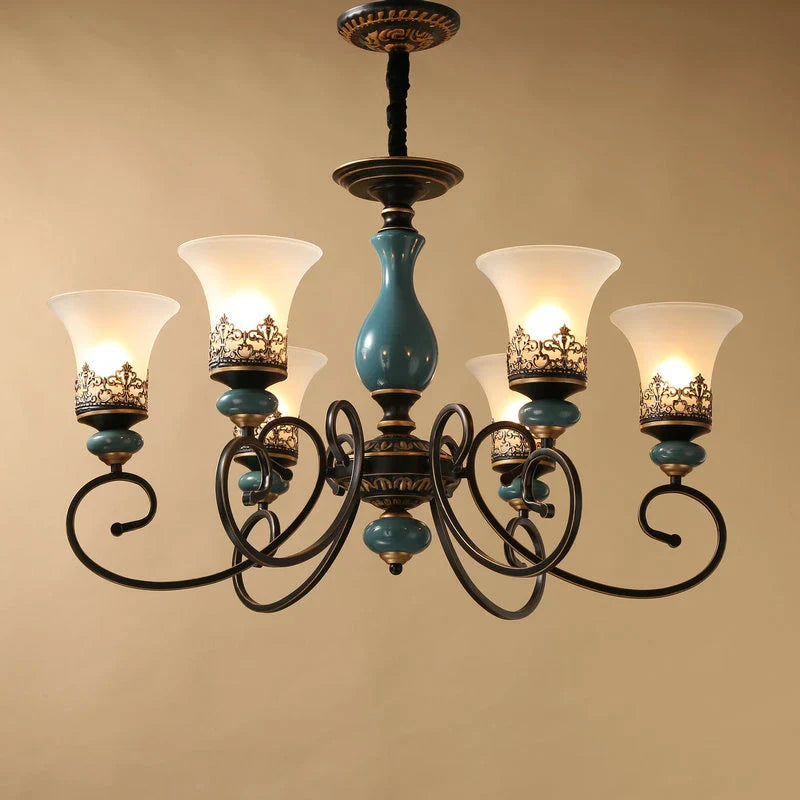 Lampadario vintage europeo in ceramica e metallo design antico