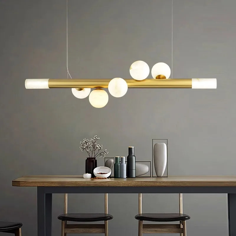 Lampadario da bar lungo in marmo.
