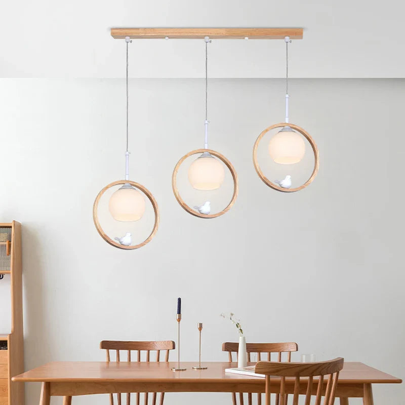 Lampadario sospeso in legno elegante naturale stilizzato