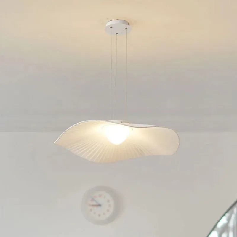 lampadario in tessuto a LED per un interno moderno e minimalista