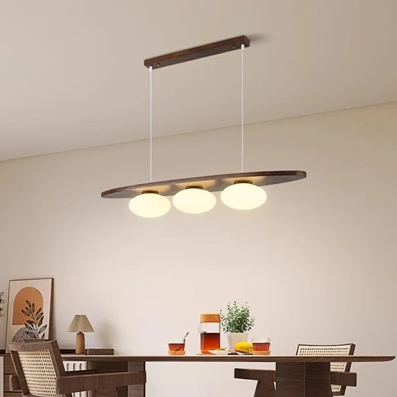Lampadario in legno massiccio elegante sospeso