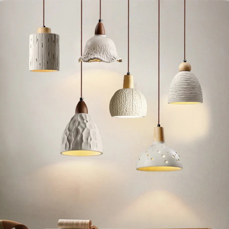 lampadario moderno in legno e marmo per interni eleganti