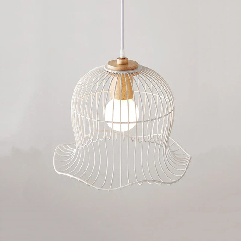 lampadario in metallo sospeso a forma di fiore nordico