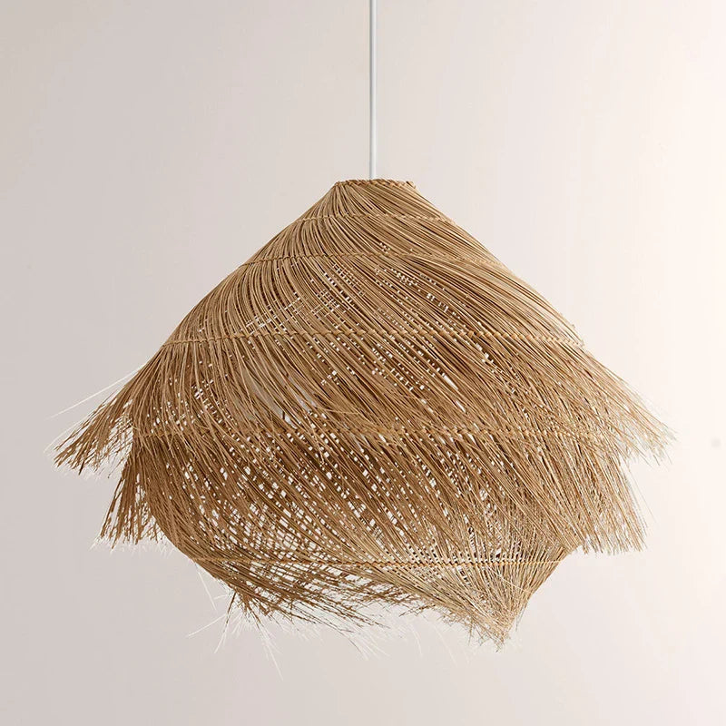 lampadario in rattan intrecciato stile wabi sabi per interni