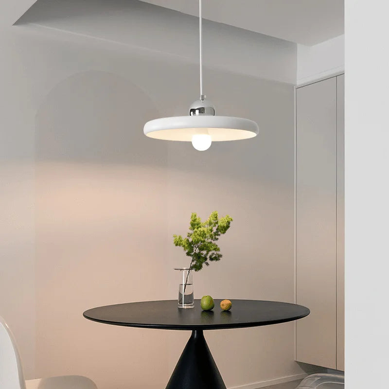lampadario bauhaus ufo per tavolo da pranzo e soggiorno